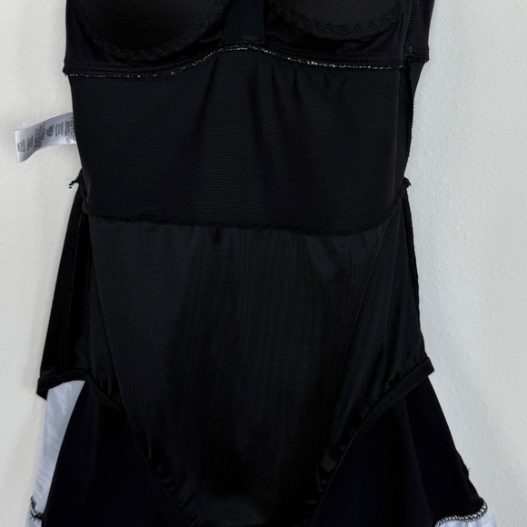 Beach Diva Black/White/Silver Bamboo Leaves Ruffle 1PC Swimsuit Size 10 - Picture 6 of 9